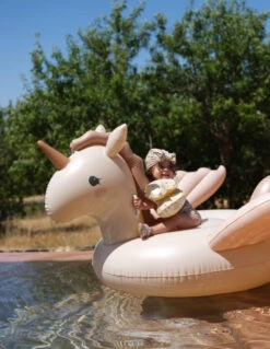 Konges Sløjd Inflatable Unicorn Float 12 Konges Sløjd Inflatable Unicorn Float -Toy Shop 1024x1024 d869a07c2a9d265861df6bba5cce48bf