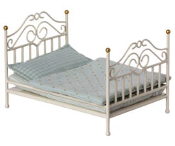 Maileg Micro Vintage Bed -Toy Shop 11 1116 00 2048x 1518ae5f f73f 49a8 833d 65393967befc