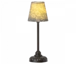 Maileg Vintage Mouse Lamp -Toy Shop 11 2123 02 01 2 900x750 resize fill 2048x png