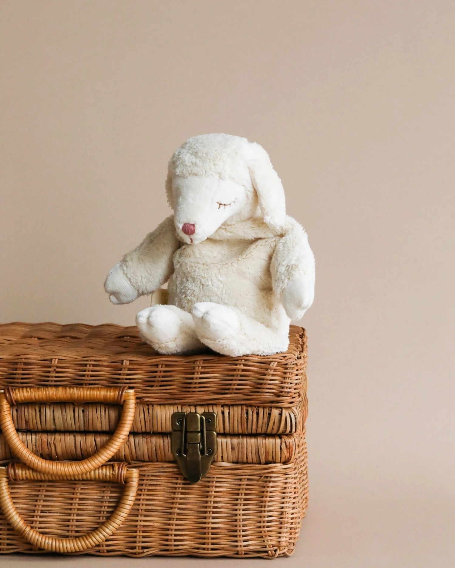 Senger Naturwelt Cuddly Animal - White Sheep 1 Senger Naturwelt Cuddly Animal - White Sheep