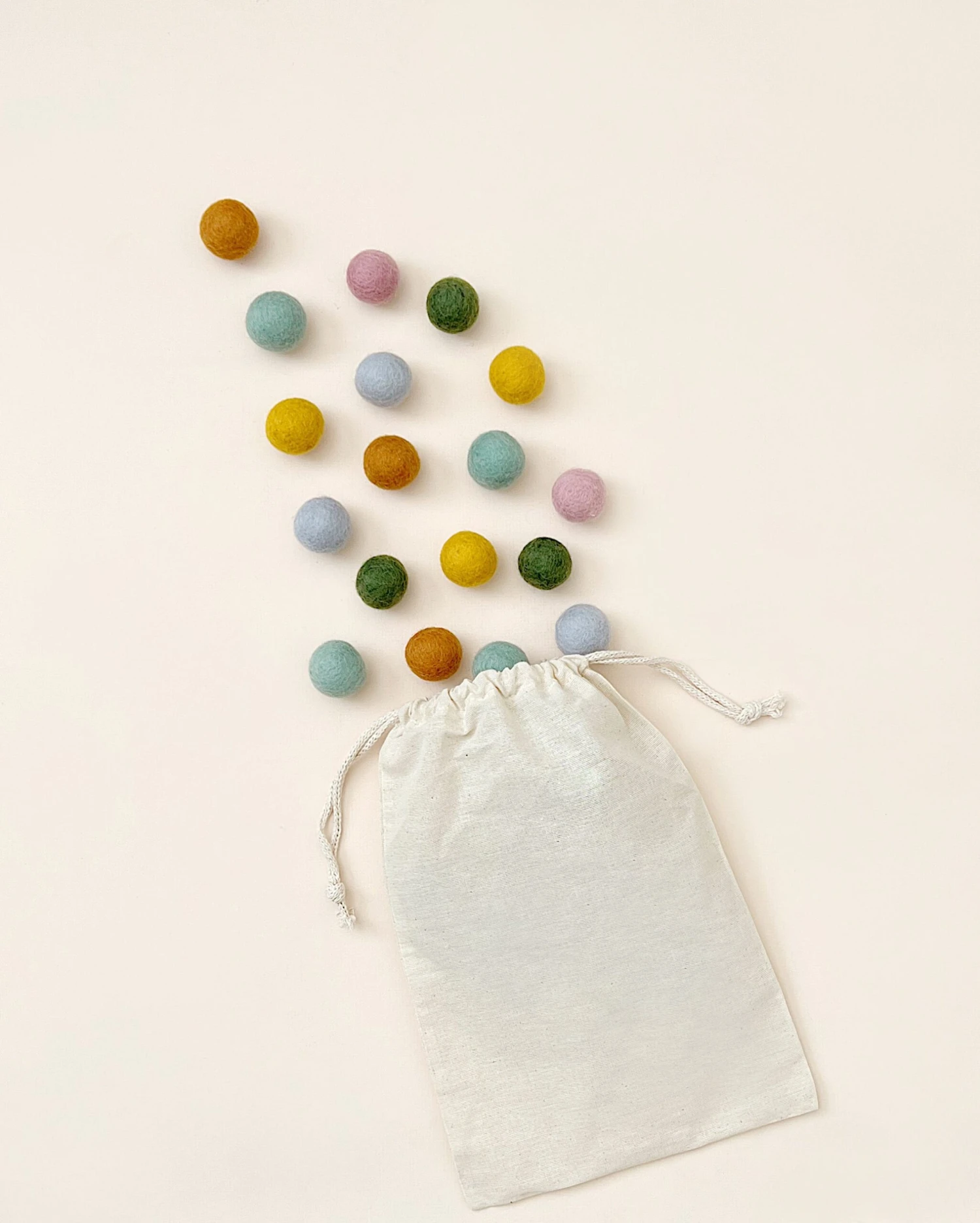 1.1" Felt Balls (pack Of 25) 1 1.1" Felt Balls (pack Of 25)